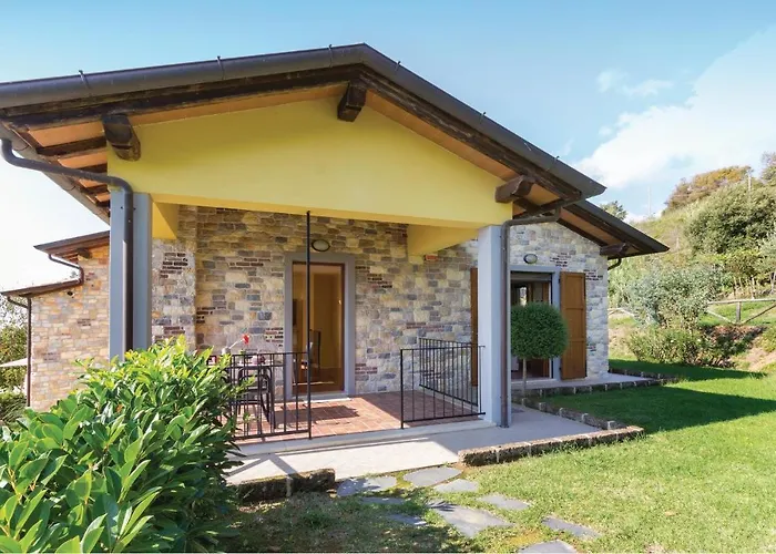 2 Bedroom Nice Home In Camaiore Lu