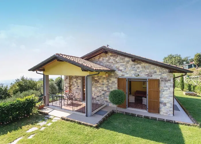 2 Bedroom Nice Home In Camaiore Lu